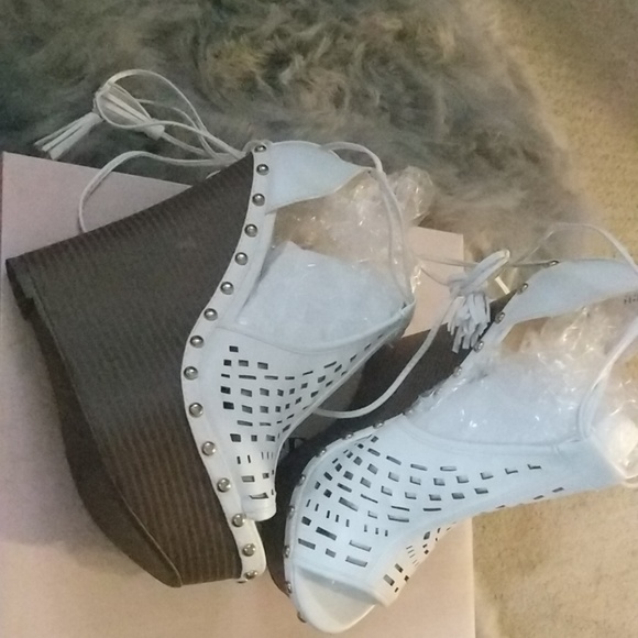 7.5 white platform shoe - Picture 3 of 4